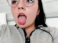 Sumptuous Colombian Pavlova Colucci with the face of an virginal dame and wearing glasses displays you her raw and greasy pussy,
